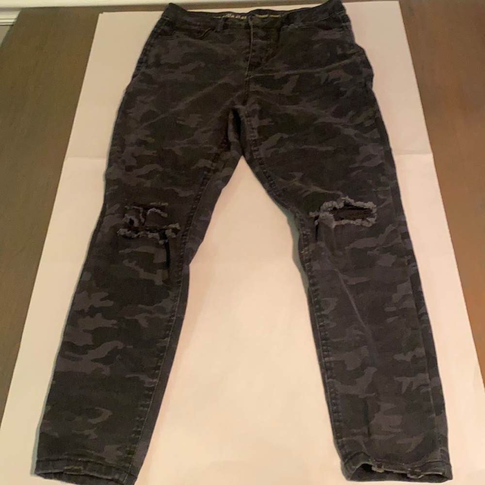 Vanilla HighRise Skinny Distressed Army jeans.